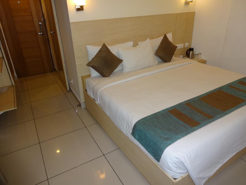 Hotel Southern Grand Vijayawāda Buitenkant foto