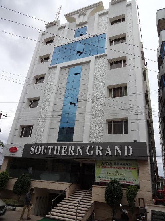 Hotel Southern Grand Vijayawāda Buitenkant foto