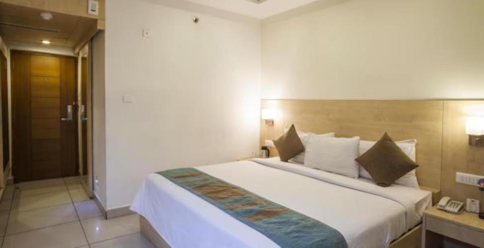 Hotel Southern Grand Vijayawāda Buitenkant foto